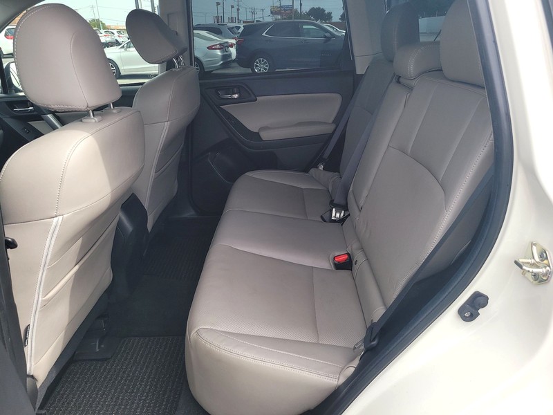 Subaru Forester Vehicle Full-screen Gallery Image 10