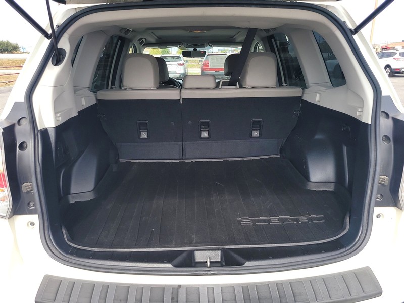 Subaru Forester Vehicle Full-screen Gallery Image 11