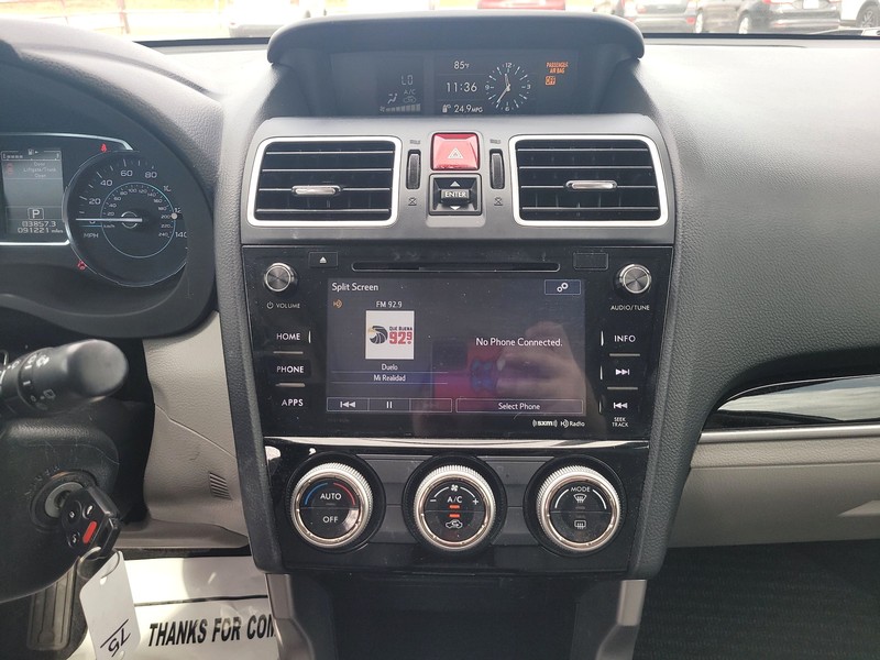 Subaru Forester Vehicle Full-screen Gallery Image 12