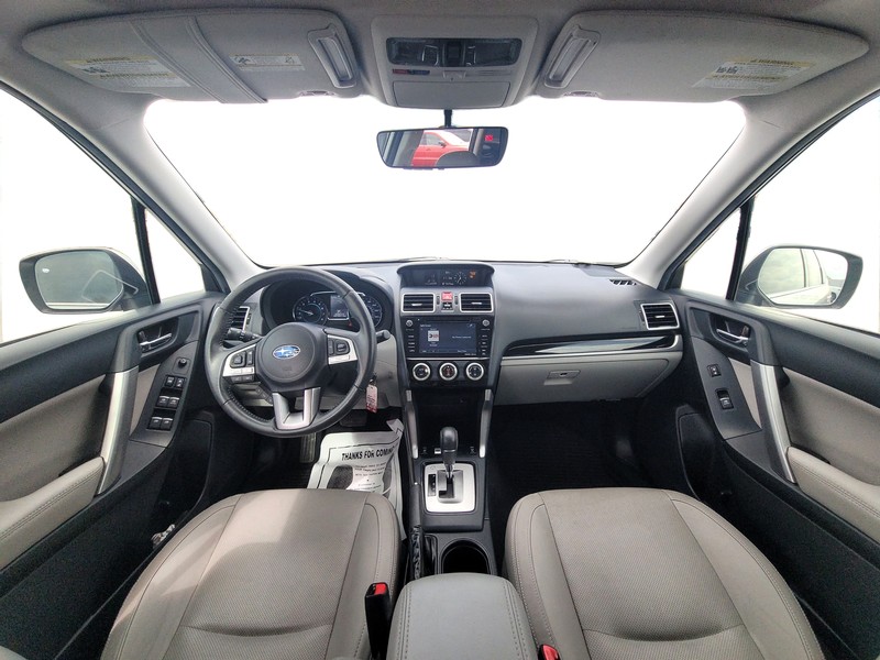 Subaru Forester Vehicle Full-screen Gallery Image 15