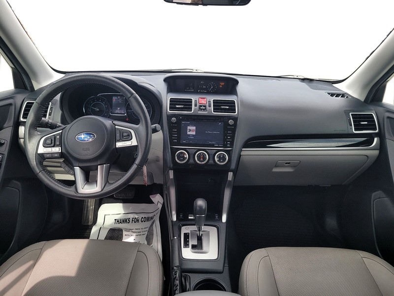 Subaru Forester Vehicle Full-screen Gallery Image 16