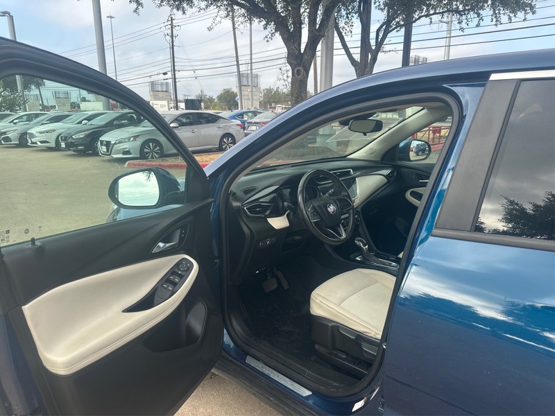 Buick Encore GX Vehicle Full-screen Gallery Image 9