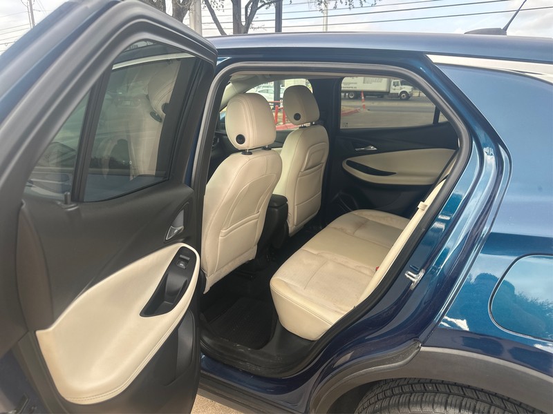 Buick Encore GX Vehicle Full-screen Gallery Image 10