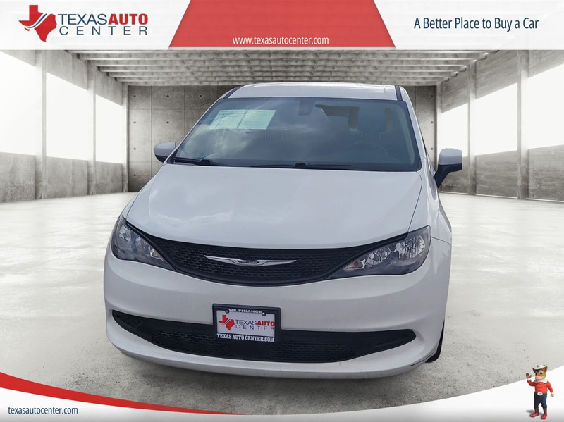 Chrysler Voyager Vehicle Full-screen Gallery Image 02