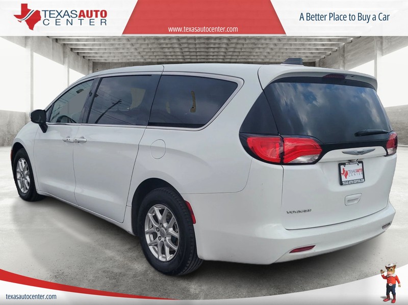 Chrysler Voyager Vehicle Full-screen Gallery Image 08