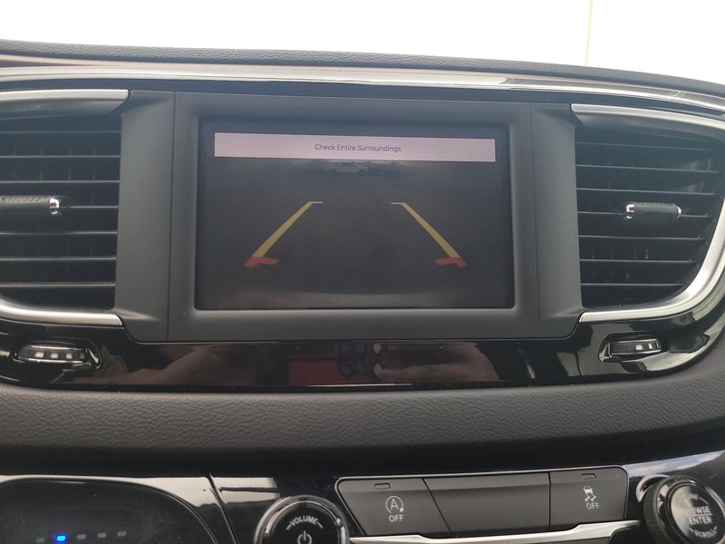 Chrysler Voyager Vehicle Full-screen Gallery Image 17