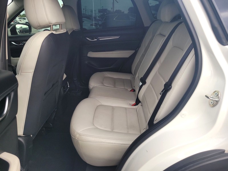 Mazda CX-5 Vehicle Full-screen Gallery Image 9