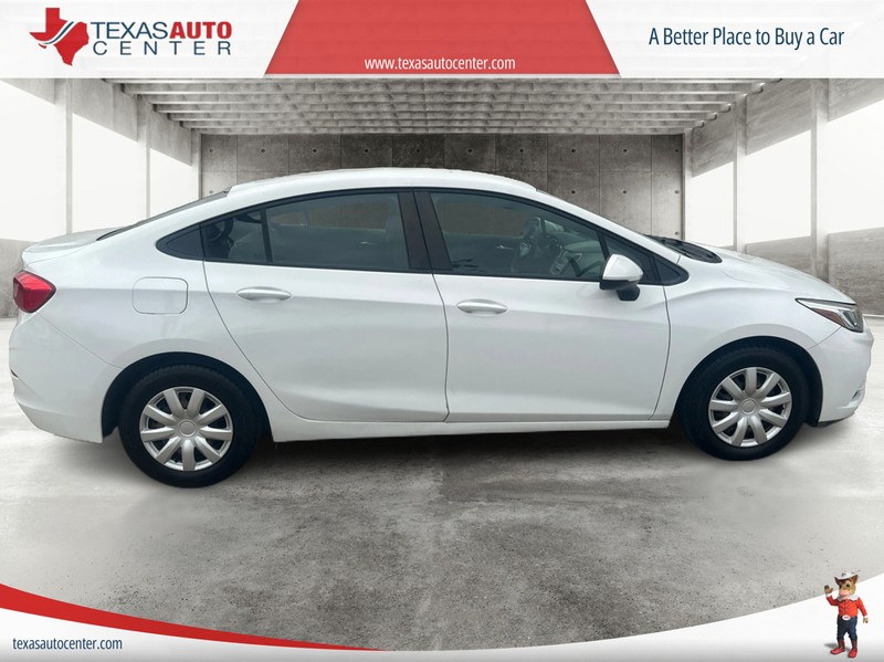 Chevrolet Cruze Vehicle Full-screen Gallery Image 4