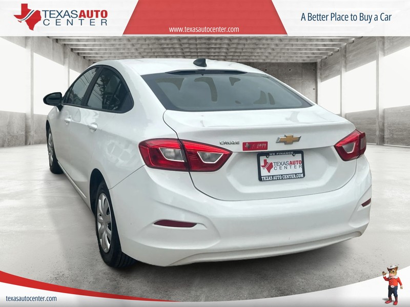 Chevrolet Cruze Vehicle Full-screen Gallery Image 8