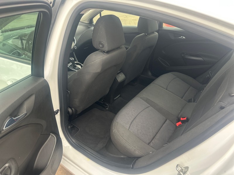 Chevrolet Cruze Vehicle Full-screen Gallery Image 10