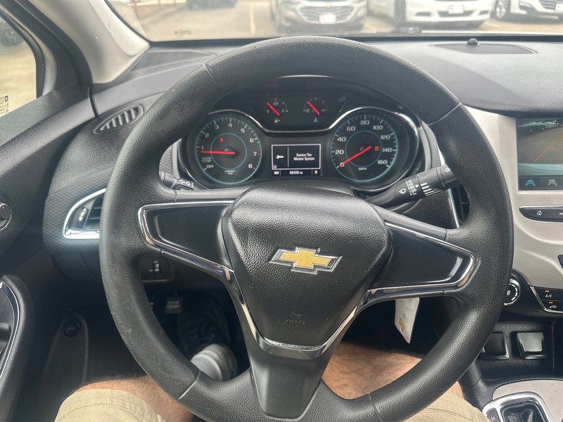 Chevrolet Cruze Vehicle Full-screen Gallery Image 14