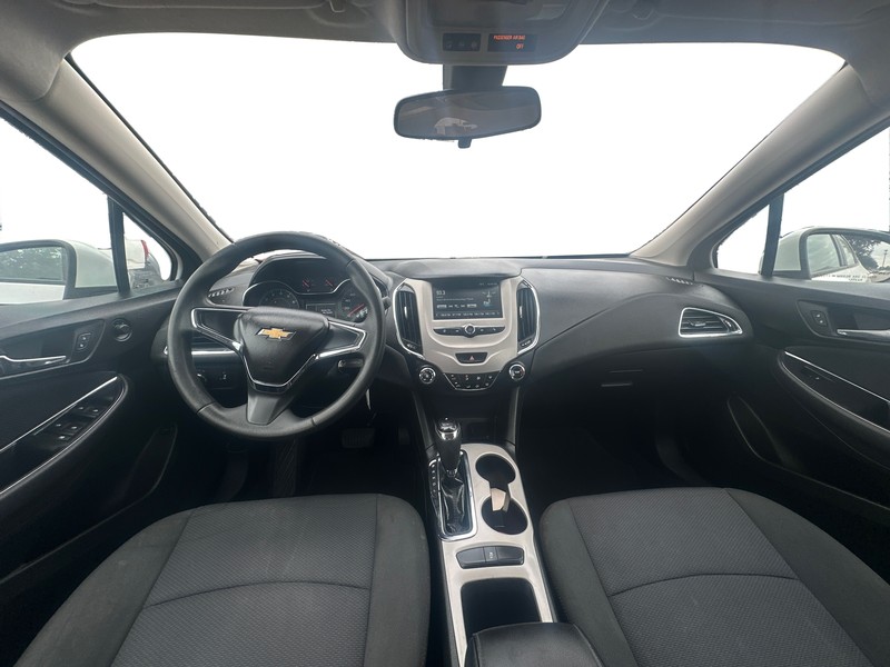 Chevrolet Cruze Vehicle Full-screen Gallery Image 15