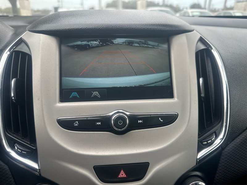 Chevrolet Cruze Vehicle Full-screen Gallery Image 17