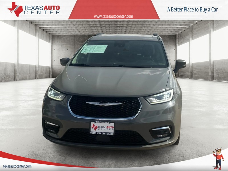 Chrysler Pacifica Vehicle Full-screen Gallery Image 03