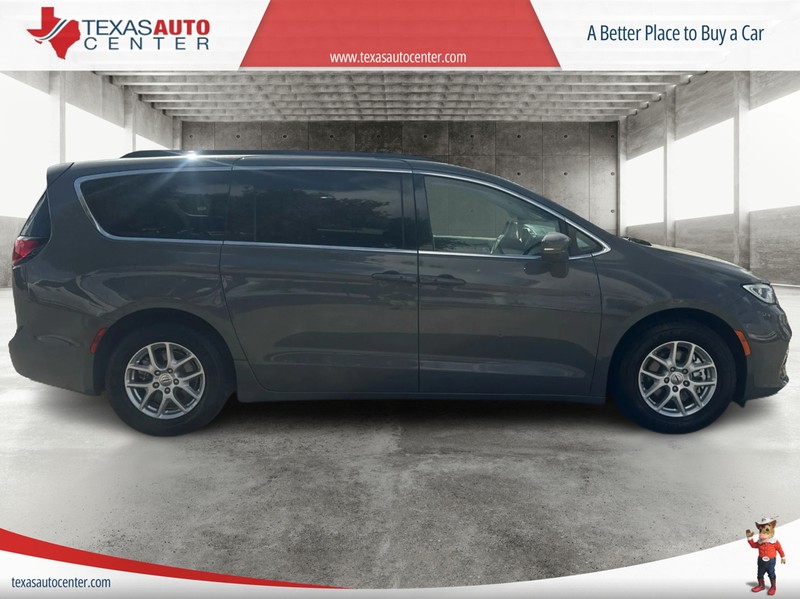 Chrysler Pacifica Vehicle Full-screen Gallery Image 04