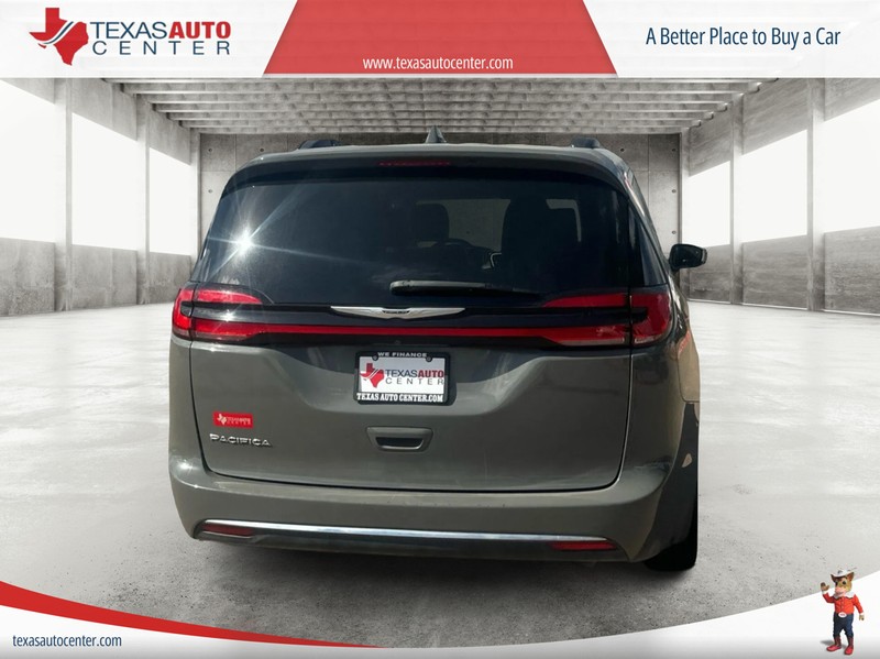 Chrysler Pacifica Vehicle Full-screen Gallery Image 06