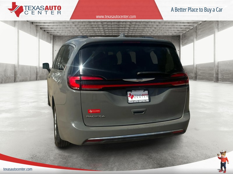 Chrysler Pacifica Vehicle Full-screen Gallery Image 08