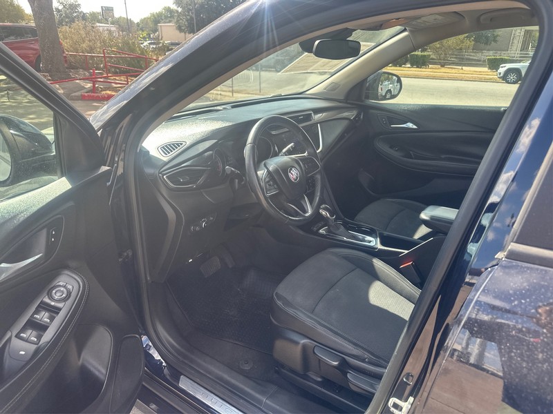 Buick Encore GX Vehicle Full-screen Gallery Image 9