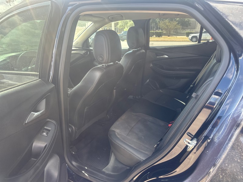 Buick Encore GX Vehicle Full-screen Gallery Image 10