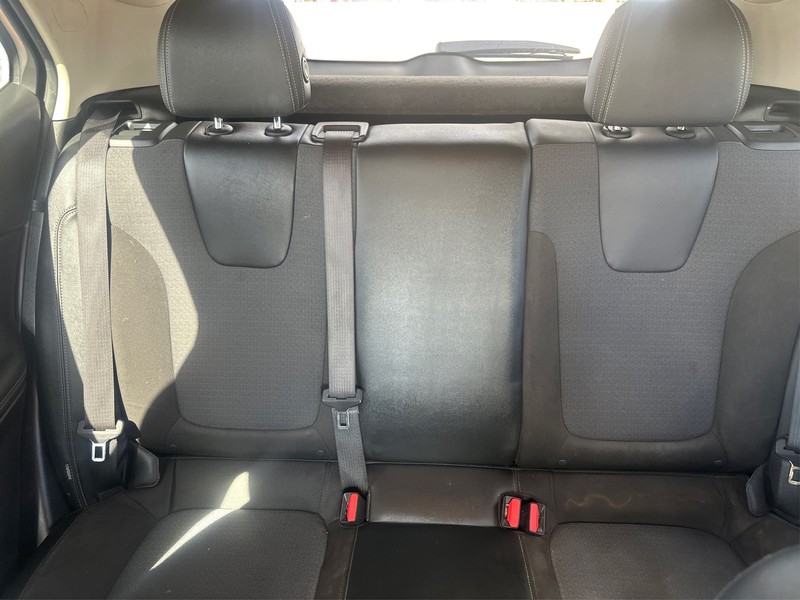 Buick Encore GX Vehicle Full-screen Gallery Image 13