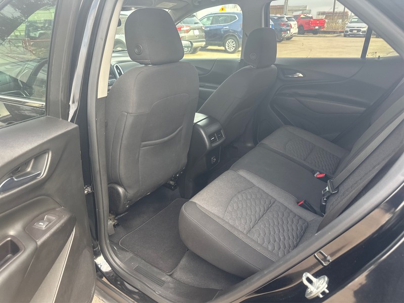 Chevrolet Equinox Vehicle Full-screen Gallery Image 10