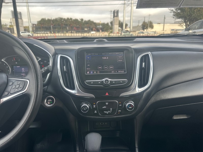 Chevrolet Equinox Vehicle Full-screen Gallery Image 12