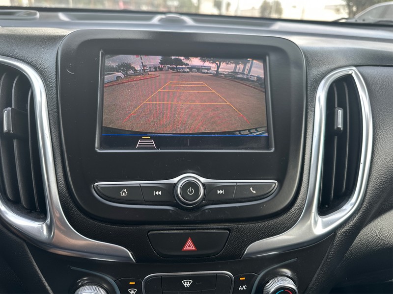 Chevrolet Equinox Vehicle Full-screen Gallery Image 17