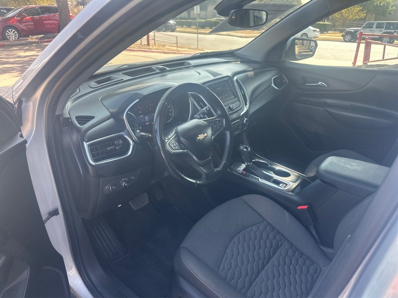 Chevrolet Equinox Vehicle Full-screen Gallery Image 09