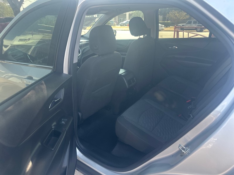 Chevrolet Equinox Vehicle Full-screen Gallery Image 10