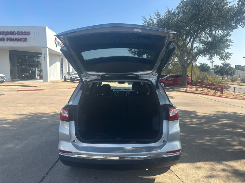 Chevrolet Equinox Vehicle Full-screen Gallery Image 11