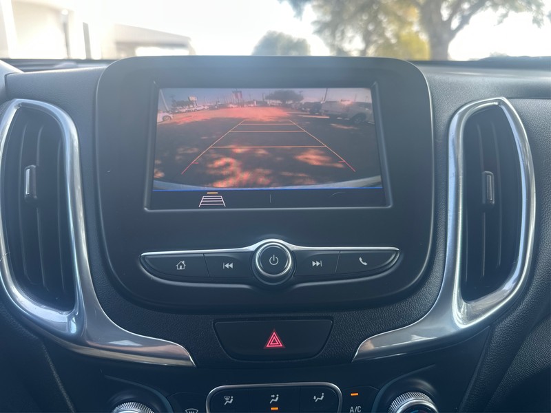 Chevrolet Equinox Vehicle Full-screen Gallery Image 17