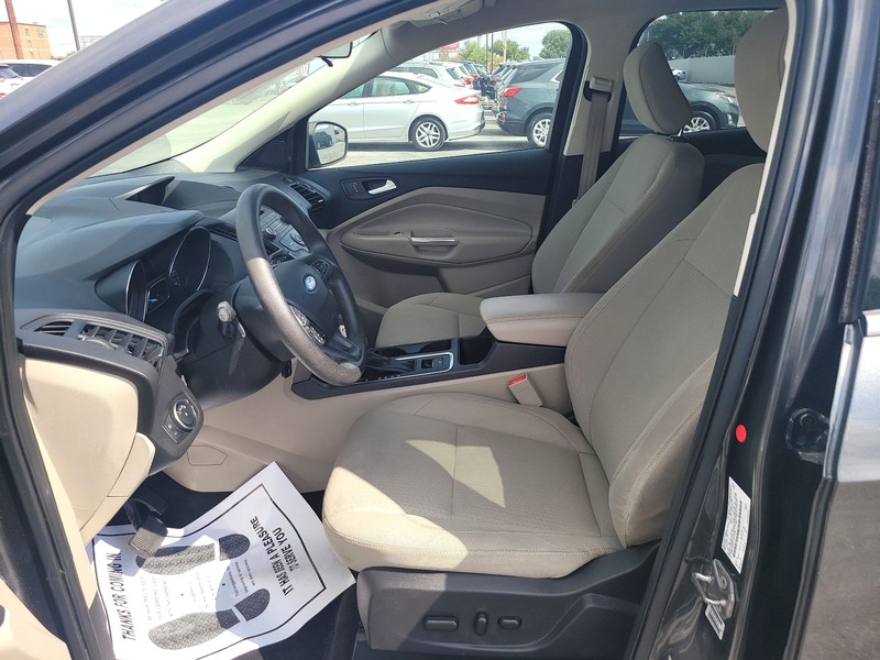 Ford Escape Vehicle Full-screen Gallery Image 09