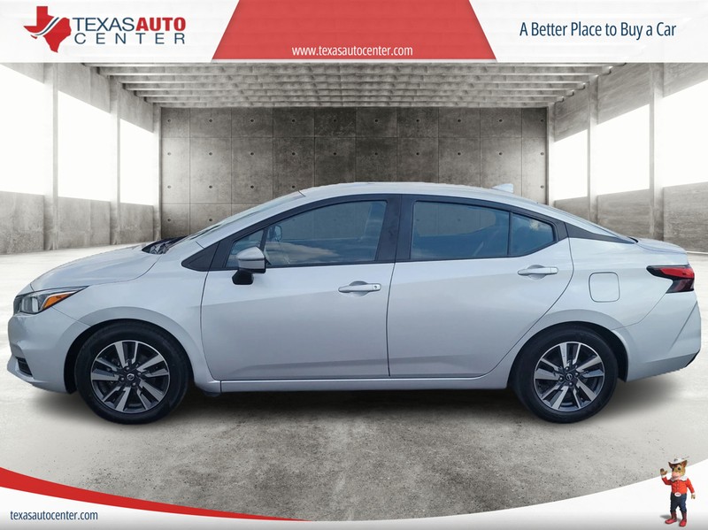 Nissan Versa Vehicle Full-screen Gallery Image 5