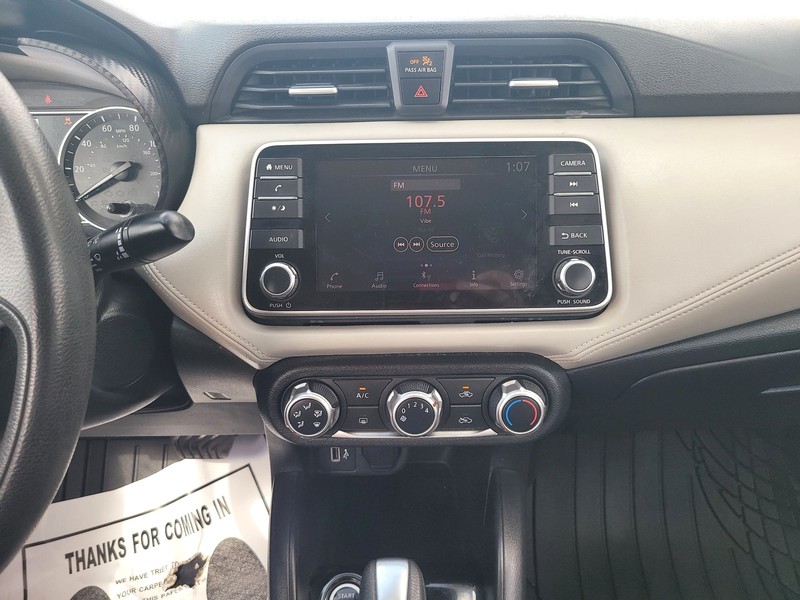 Nissan Versa Vehicle Full-screen Gallery Image 11