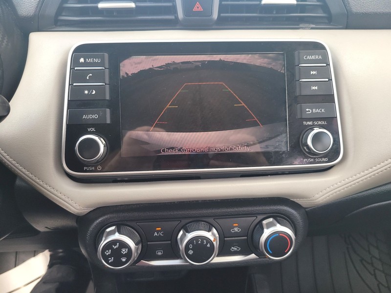 Nissan Versa Vehicle Full-screen Gallery Image 16