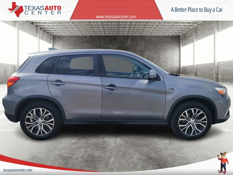Mitsubishi Outlander Sport Vehicle Full-screen Gallery Image 03