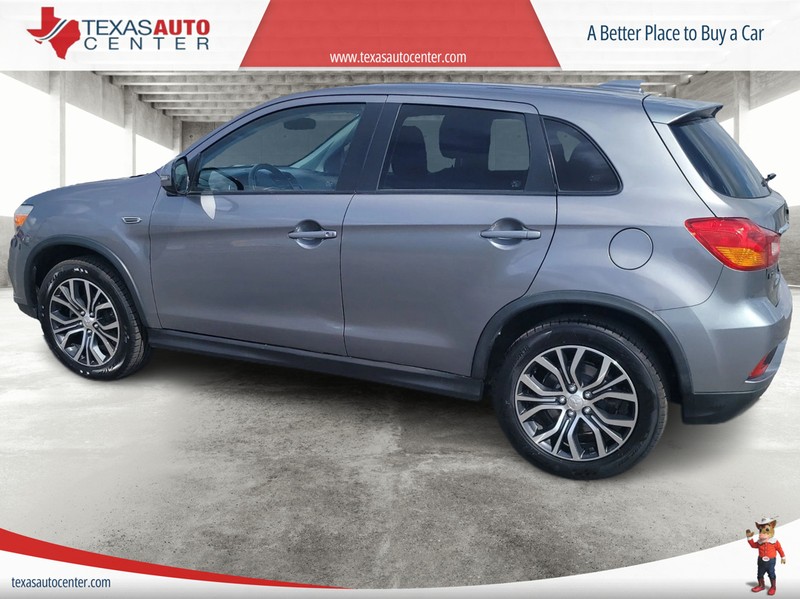 Mitsubishi Outlander Sport Vehicle Full-screen Gallery Image 04