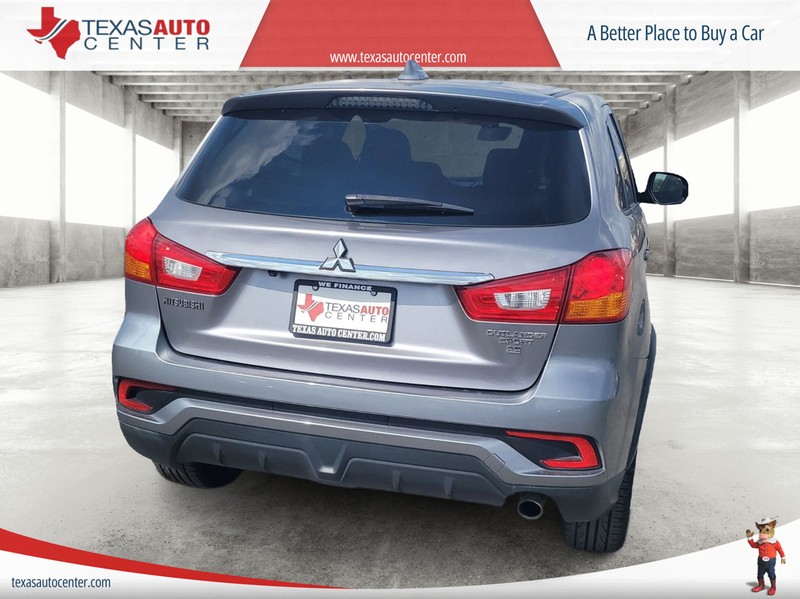 Mitsubishi Outlander Sport Vehicle Full-screen Gallery Image 05
