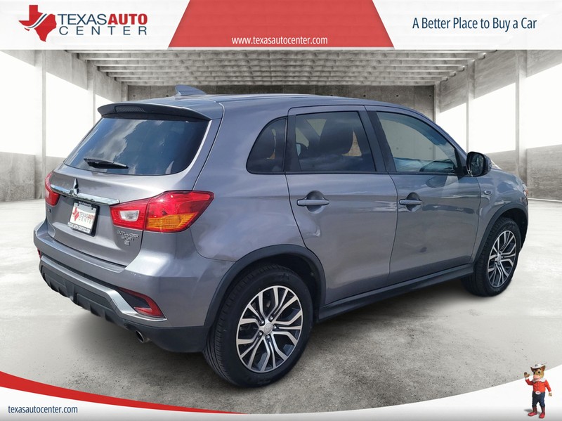 Mitsubishi Outlander Sport Vehicle Full-screen Gallery Image 06