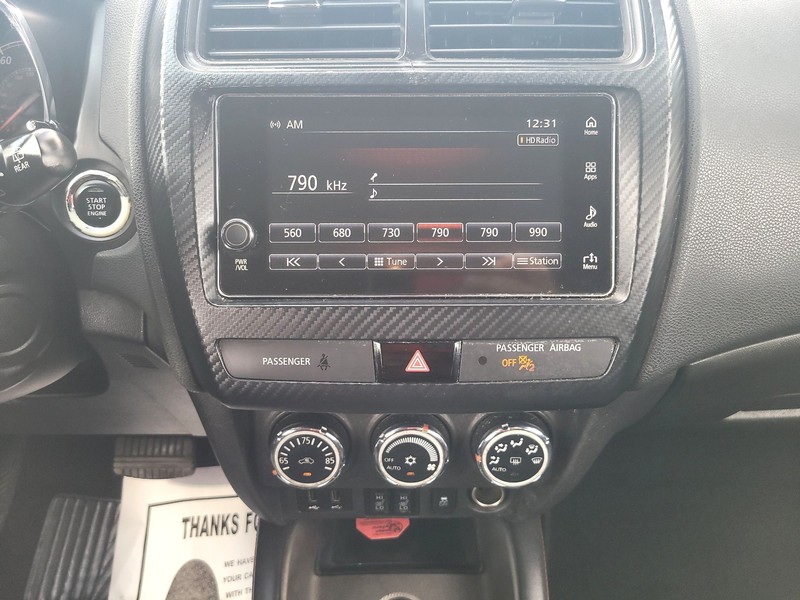 Mitsubishi Outlander Sport Vehicle Full-screen Gallery Image 11