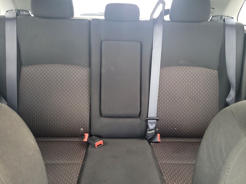 Mitsubishi Outlander Sport Vehicle Full-screen Gallery Image 12