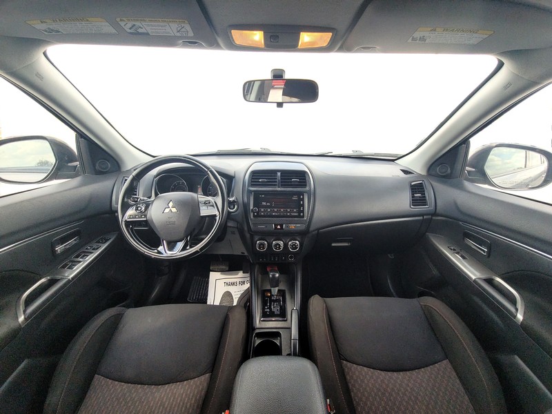 Mitsubishi Outlander Sport Vehicle Full-screen Gallery Image 14