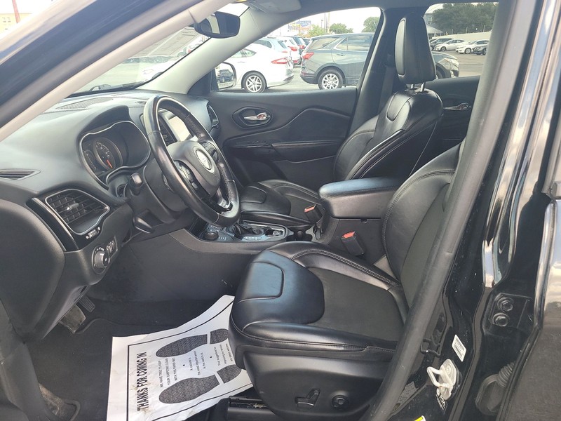 Jeep Cherokee Vehicle Full-screen Gallery Image 09