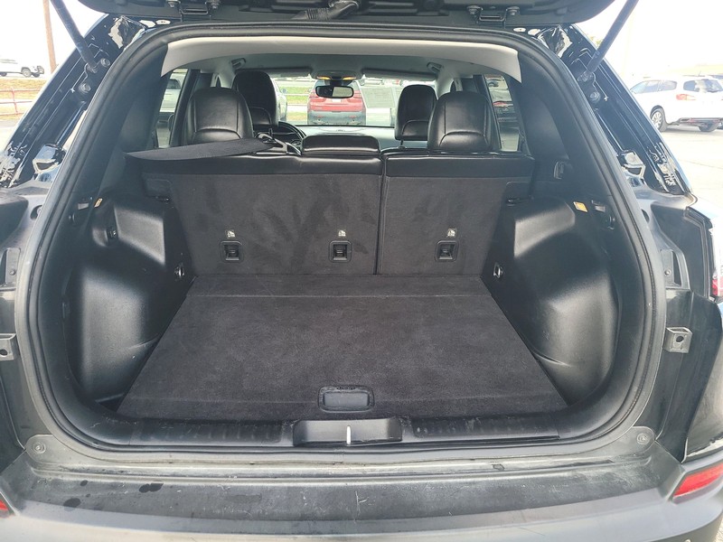 Jeep Cherokee Vehicle Full-screen Gallery Image 11