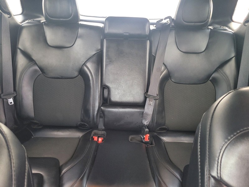 Jeep Cherokee Vehicle Full-screen Gallery Image 13