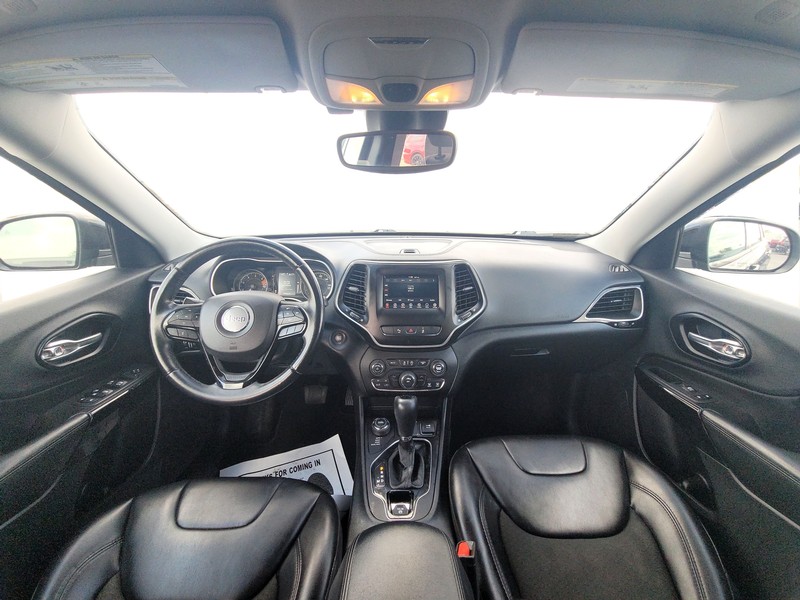 Jeep Cherokee Vehicle Full-screen Gallery Image 15