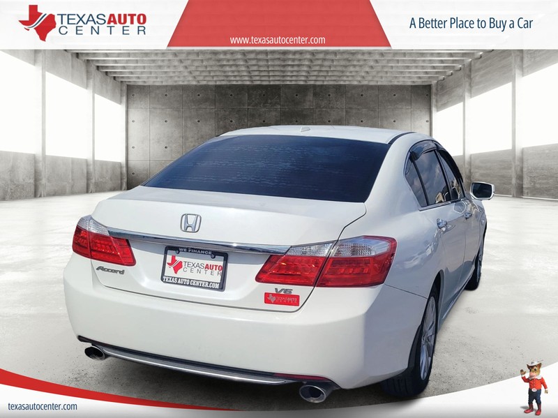 Honda Accord Sedan Vehicle Full-screen Gallery Image 5