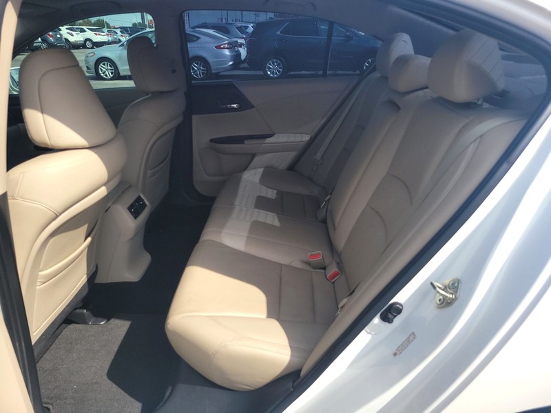 Honda Accord Sedan Vehicle Full-screen Gallery Image 9