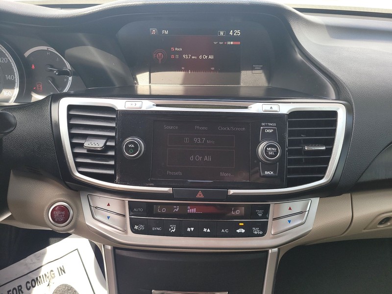 Honda Accord Sedan Vehicle Full-screen Gallery Image 10