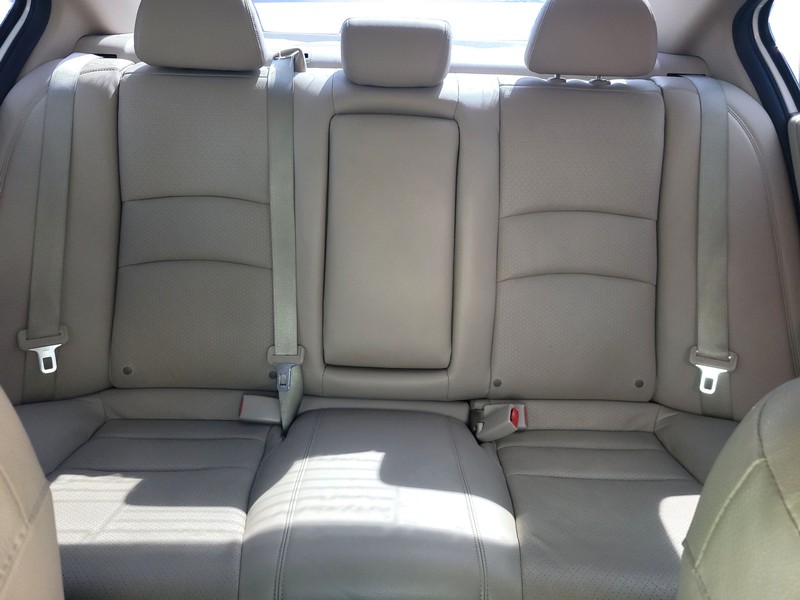 Honda Accord Sedan Vehicle Full-screen Gallery Image 11